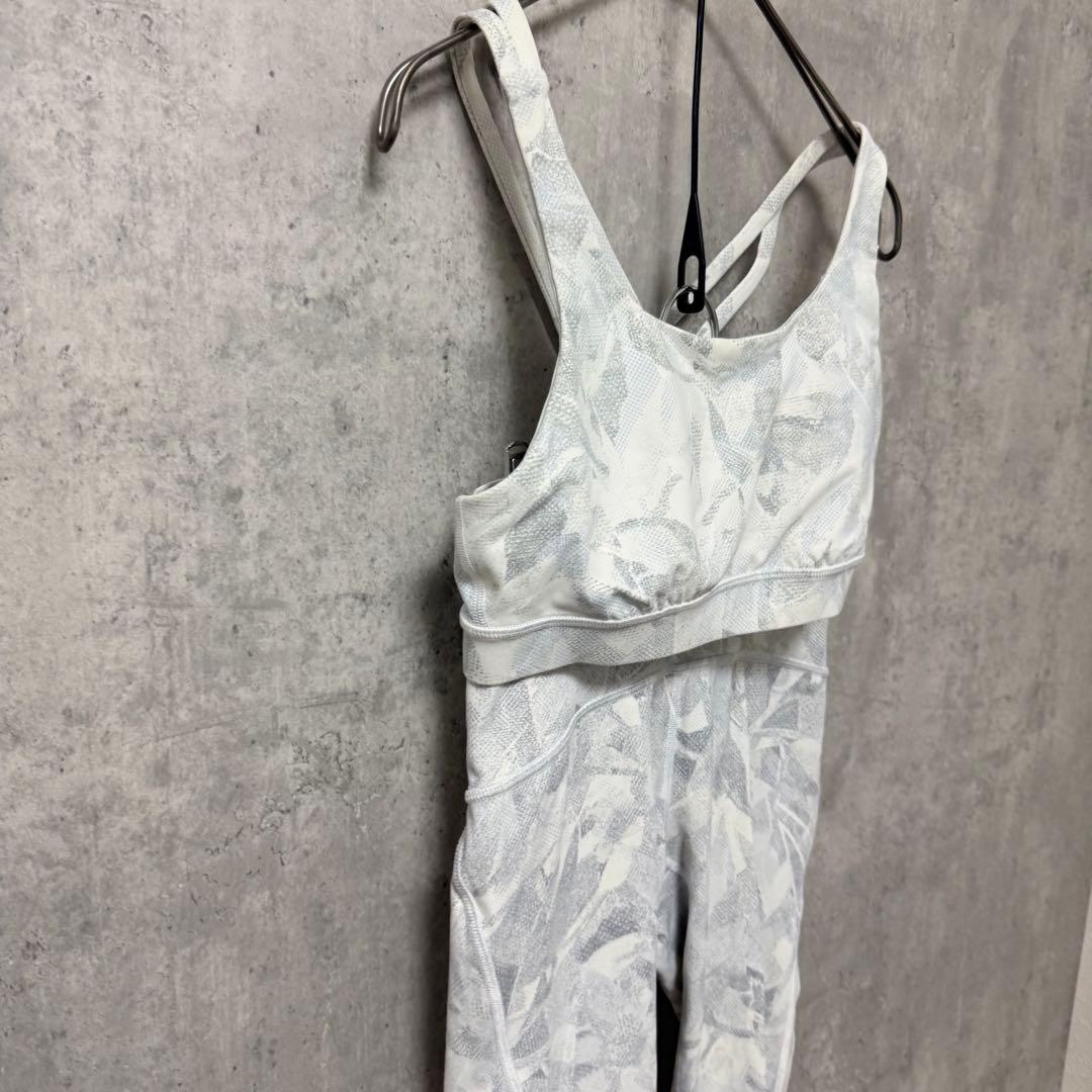 # Lululemon ルルレモン　ヨガウェアセット クロスストラップ　上下