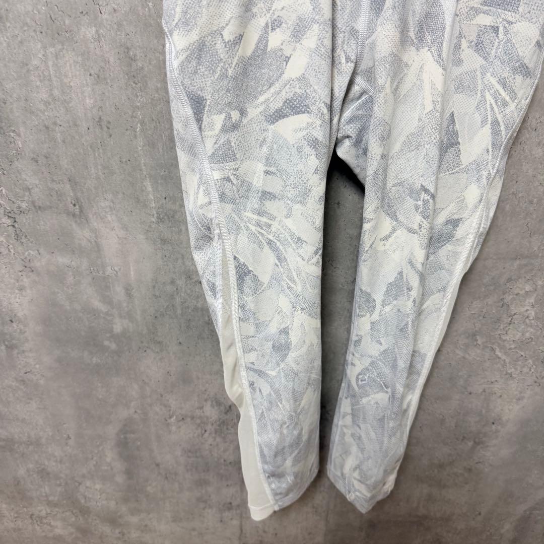 # Lululemon ルルレモン　ヨガウェアセット クロスストラップ　上下