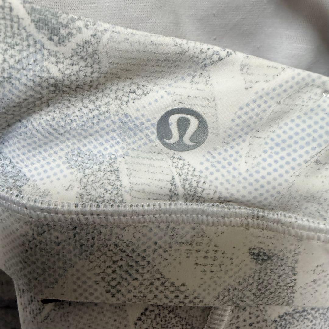 # Lululemon ルルレモン　ヨガウェアセット クロスストラップ　上下