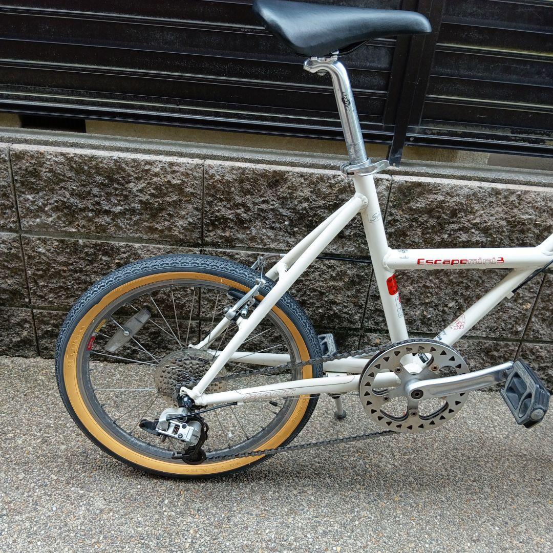Escape Mini 3 ホワイト 小径自転車 前カゴ付き