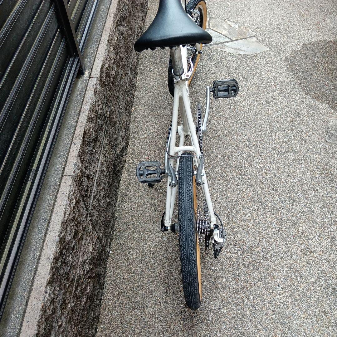 Escape Mini 3 ホワイト 小径自転車 前カゴ付き