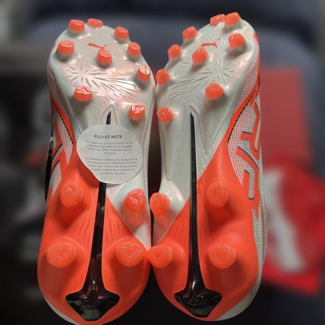 新品タグ付きPuma ウルトラ5アルティメットH G /AG ￼サッカースパイク