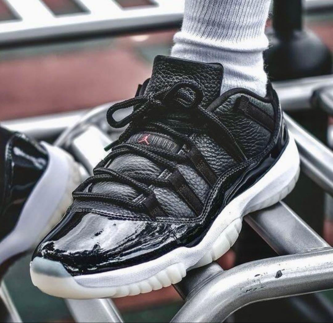 シューズ(男性用) NIKE AIR JORDAN11 LOW 72-10
