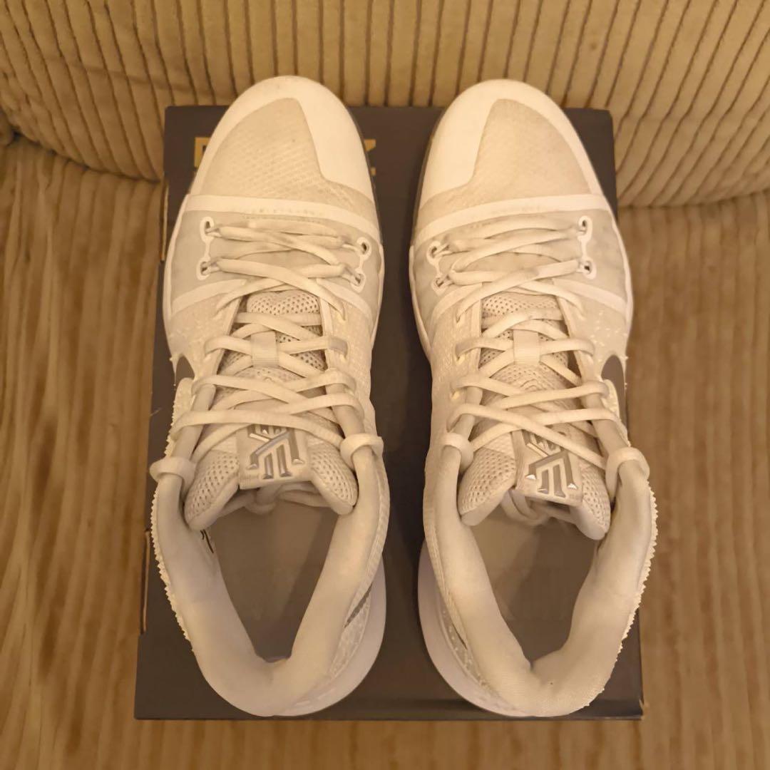 NIKE KYRIE 3 カイリー 3 ホワイト ナイキ kobe コービー