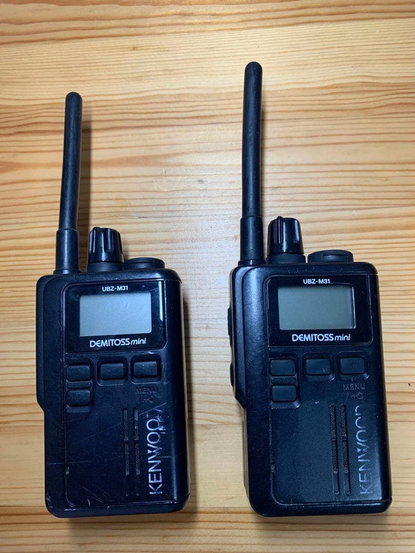 UBZ-M31 KENWOODトランシーバー　4台セット タイピンマイク付き
