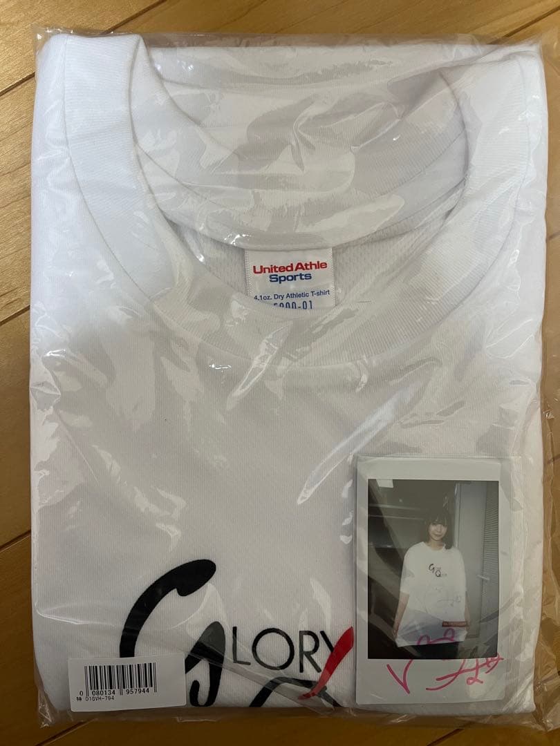 日向由奈　サイン入りチェキ＆サイン入りＴシャツ