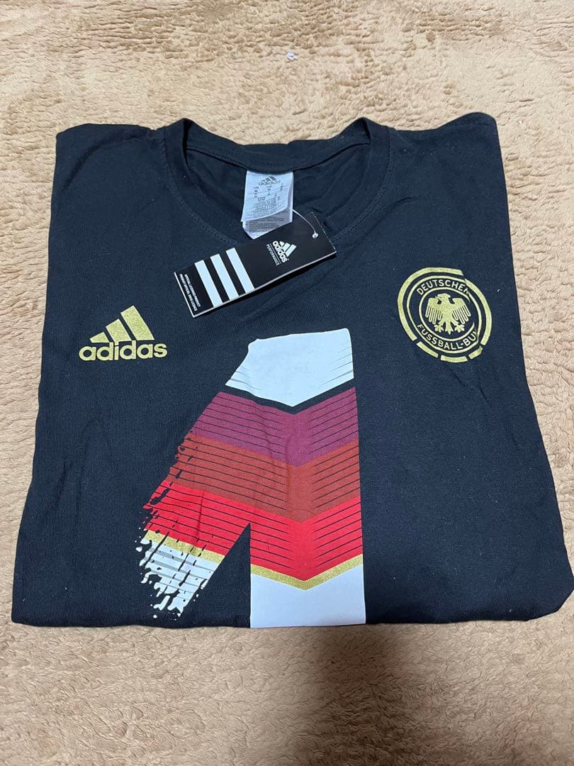 アディダス　ドイツ代表　優勝記念Tシャツ