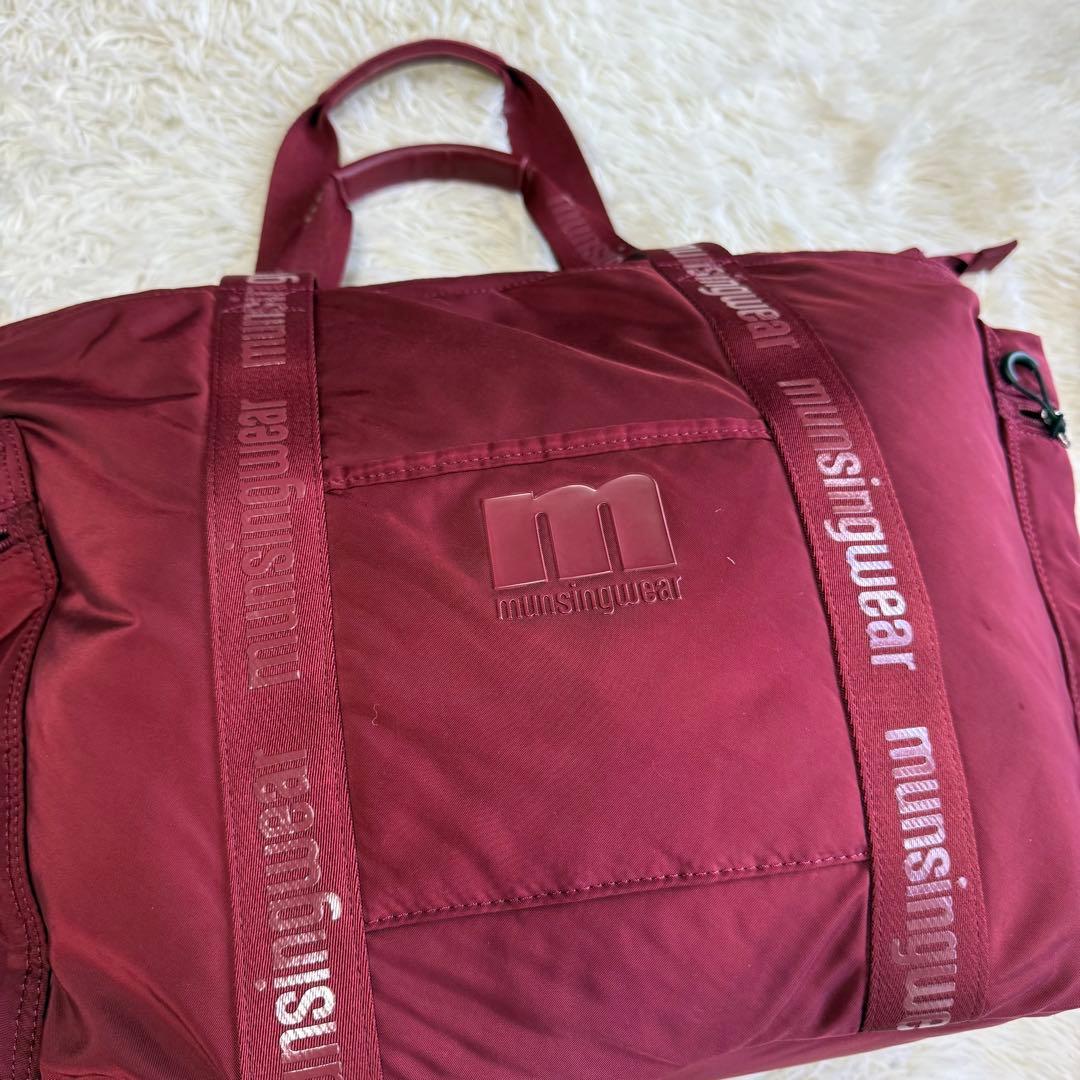 【マンシングウェア】美品 ロッカーバック レッド 大容量 テープロゴ