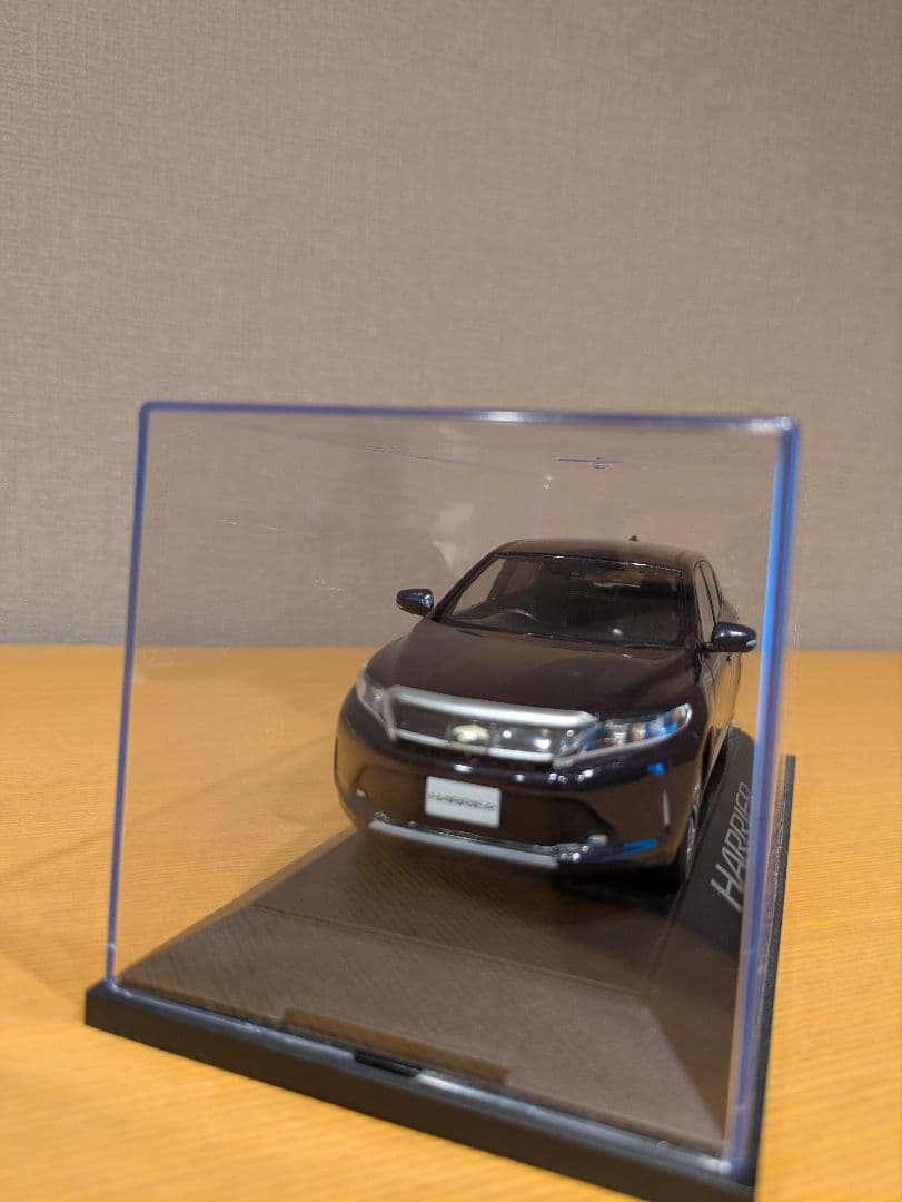 トヨタ HARRIER ミニカー ブラックパール ケース付