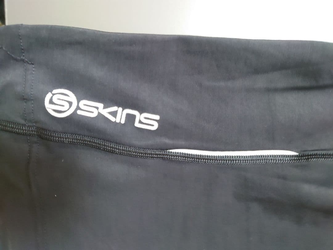 SKINS　コンプレッションウェア上下セット　Ｓサイズ
