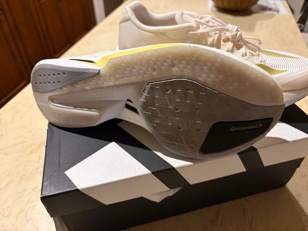 adidas ADIZERO BOSTON 13 ホワイト/ゴールド 24.0㎝