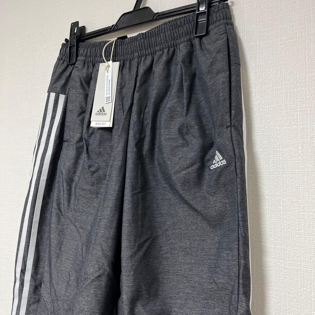 新品未使用　adidas グレー ジャージパンツ 3本ライン　黒　ブラック