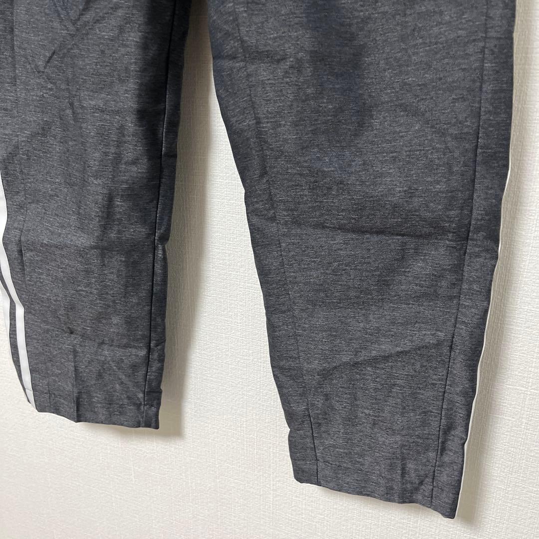 新品未使用　adidas グレー ジャージパンツ 3本ライン　黒　ブラック