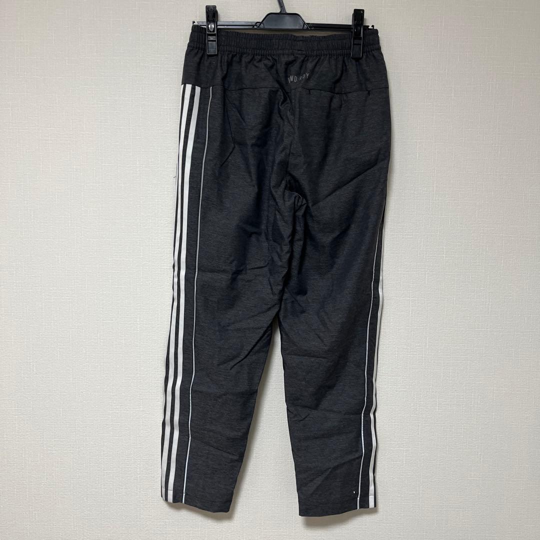 新品未使用　adidas グレー ジャージパンツ 3本ライン　黒　ブラック