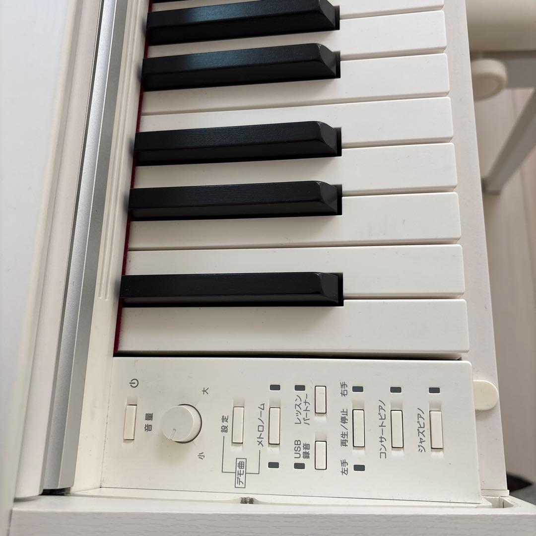 CASIO 『型式PX-2000GP』ホワイト電子ピアノ 本体と椅子付き