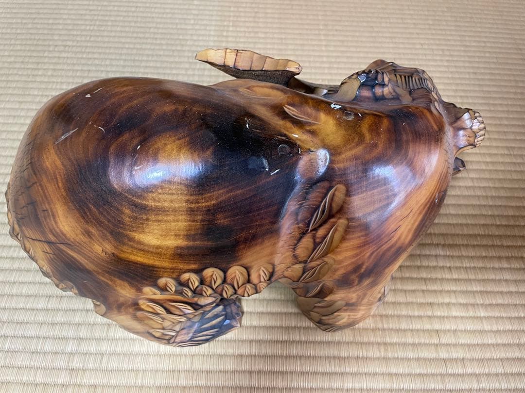 木彫り熊鮭くわえ　木製