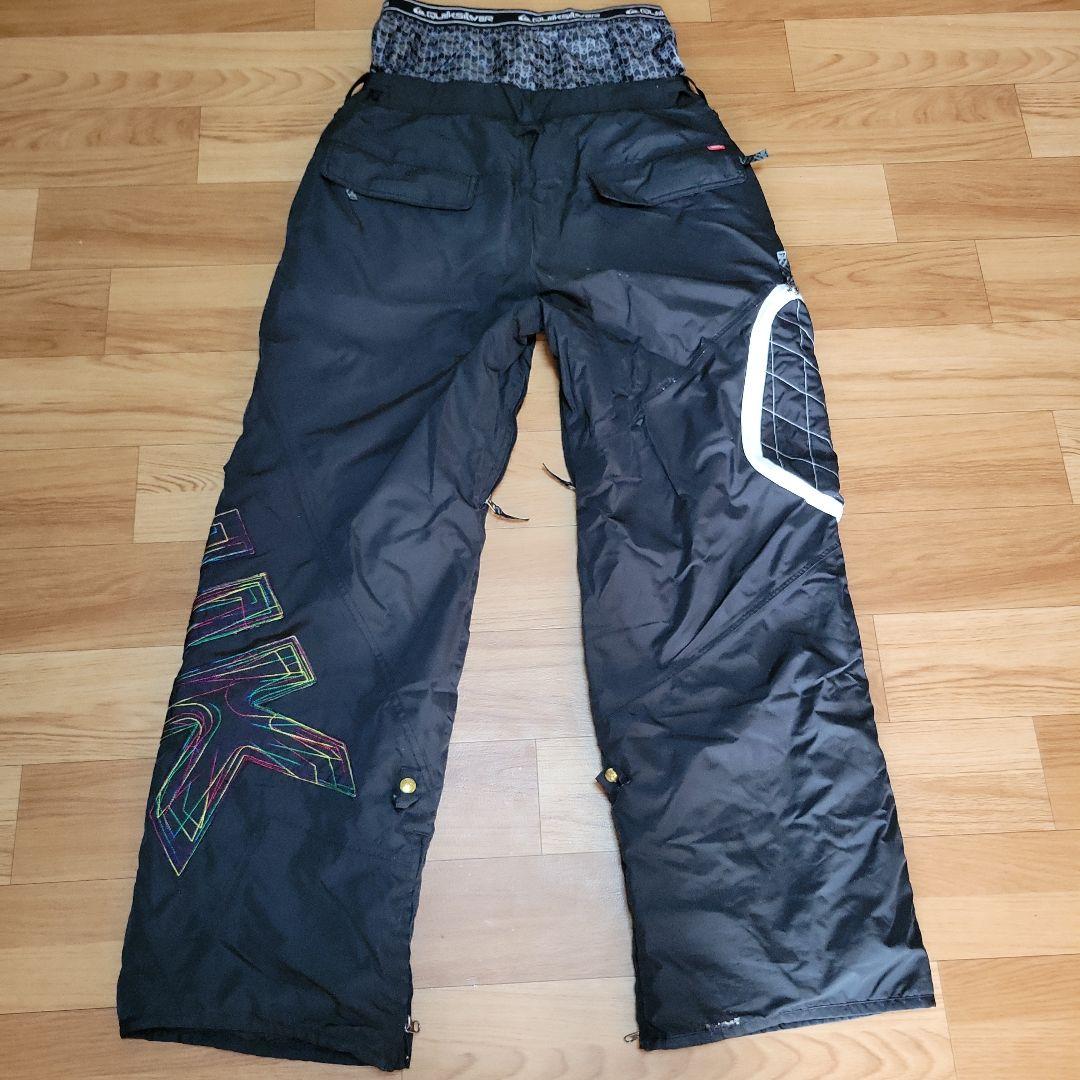Quicksilver スノーウェア 上下。ミズノ 手袋/ニット帽子 付けます。