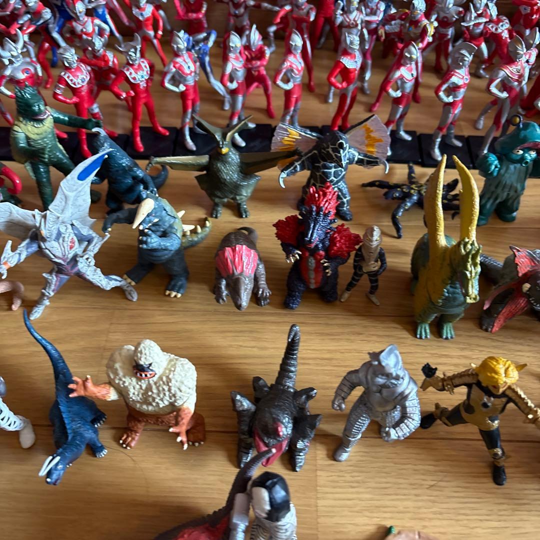 ウルトラマンHG 約180体