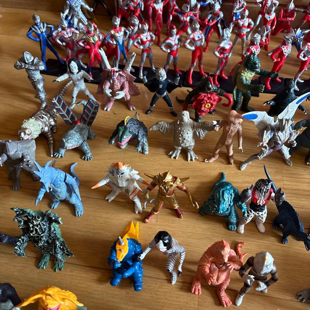 ウルトラマンHG 約180体