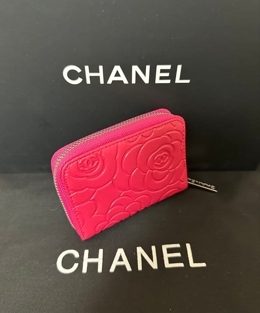 CHANEL ノベルティラムスキンカメリア柄ケースミニ財布ピンク