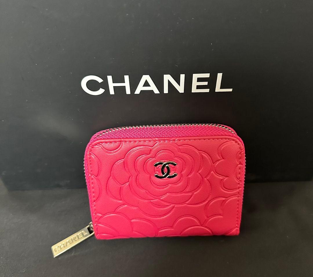 CHANEL ノベルティラムスキンカメリア柄ケースミニ財布ピンク