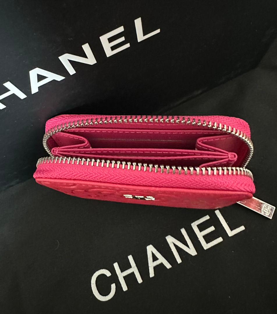 CHANEL ノベルティラムスキンカメリア柄ケースミニ財布ピンク