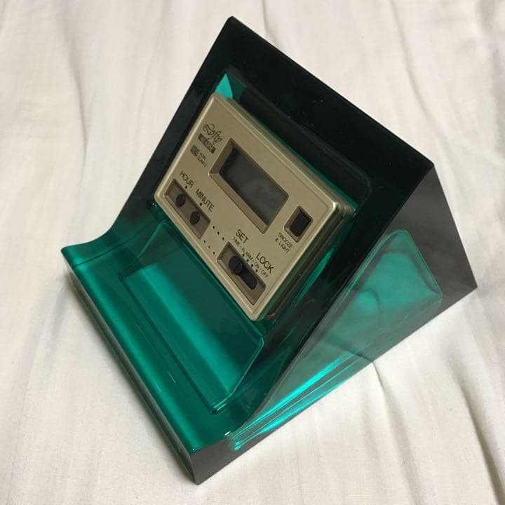 HOYA  Crystal デジタル時計　グリーン
