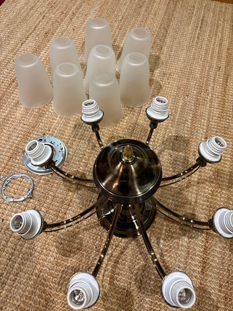 【美品】8灯 シャンデリア ホワイト オシャレ