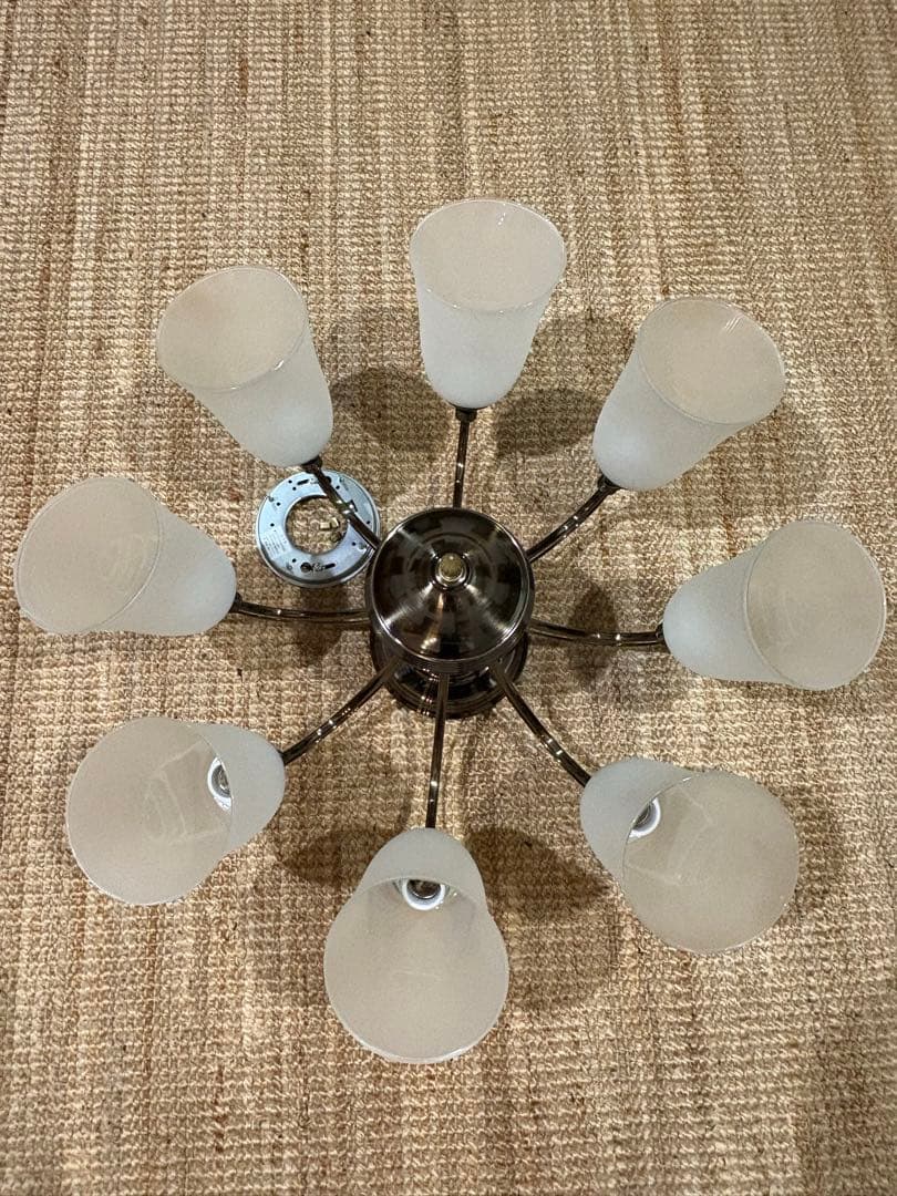 【美品】8灯 シャンデリア ホワイト オシャレ