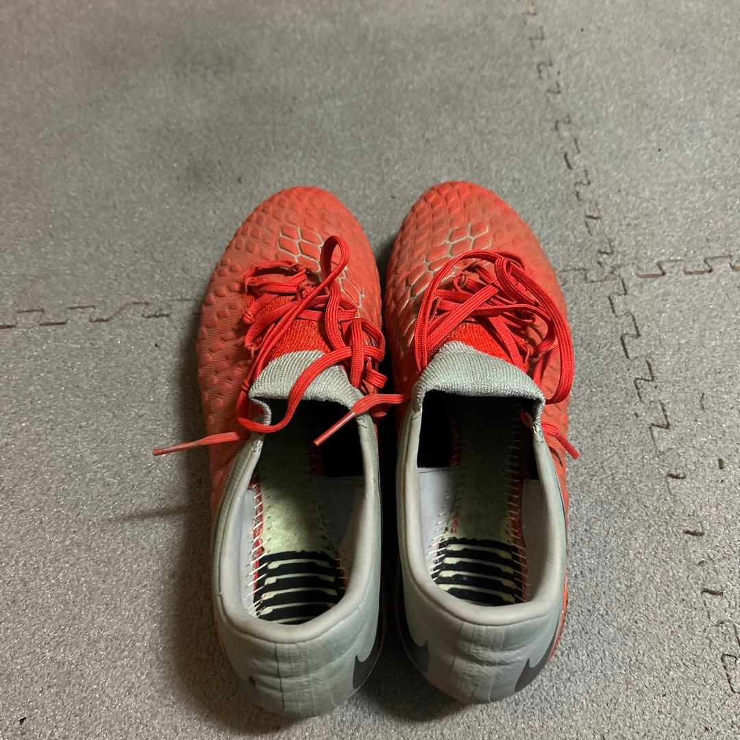 Nike スパイクシューズ 赤と灰色