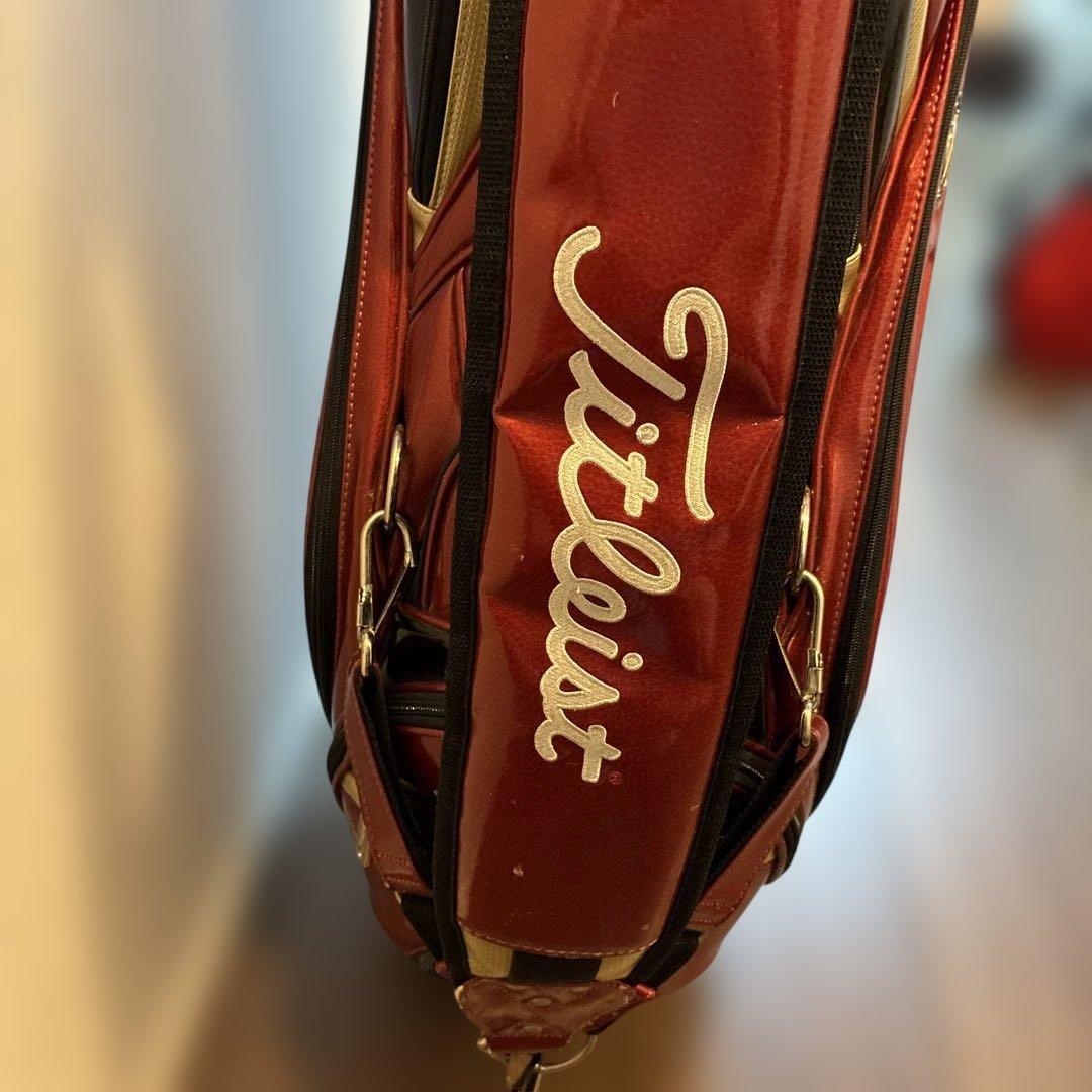 Titleist 赤 キャディバッグ フード付き（限定品、アスリートモデル）
