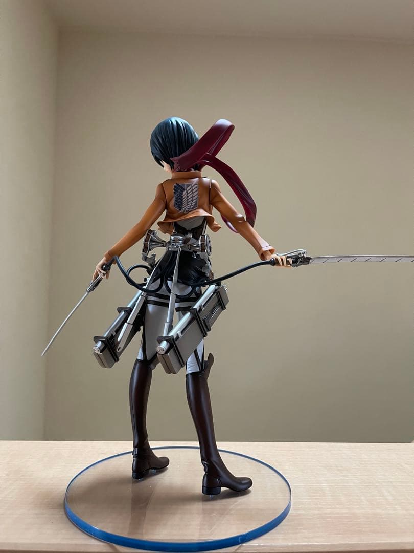 一品物　完成品　進撃の巨人　ミカサ・アッカーマン　高さ 約27cm 　フィギュア