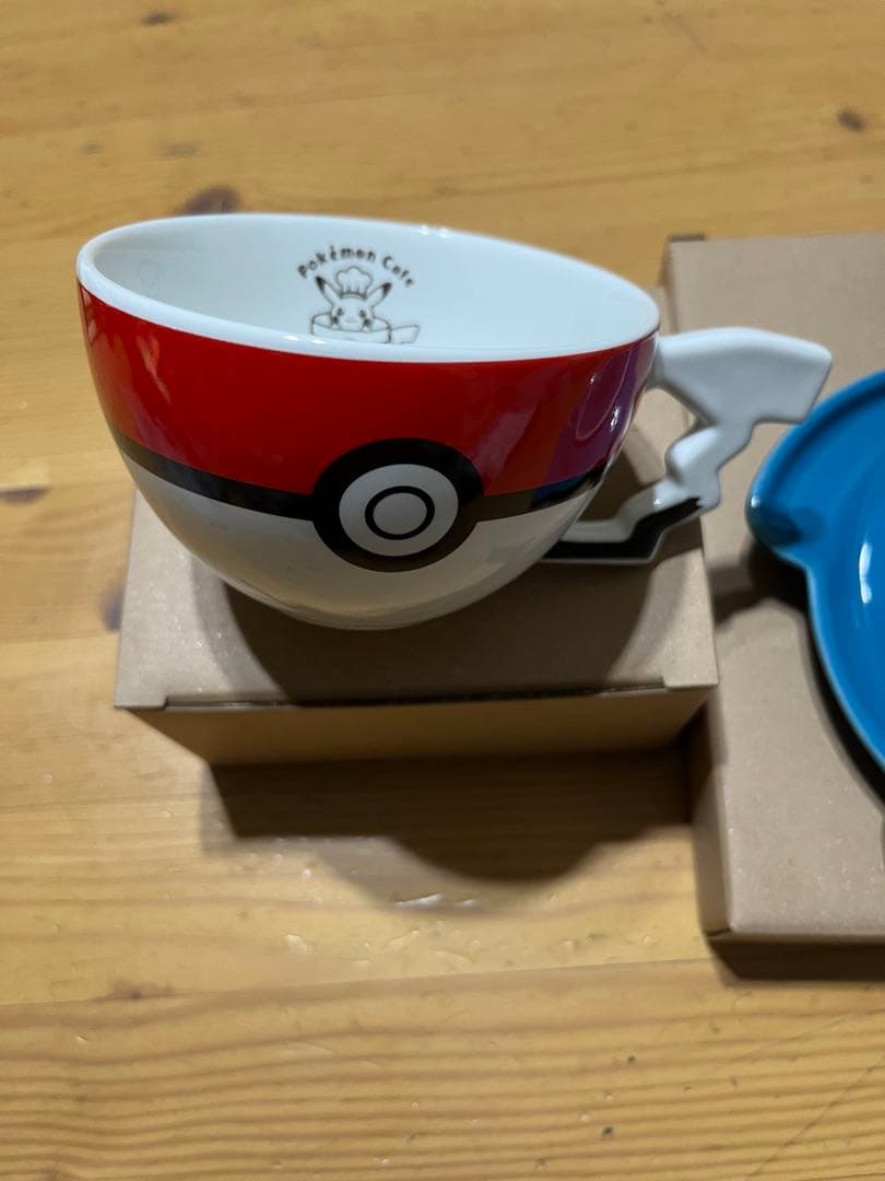 ポケモンカフェ限定　カビゴンプレート 、モンスターボールマグカップ　2種セット
