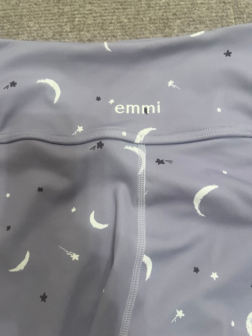 【emmi yoga】 【極美品】ムーン柄 レギンス 0サイズ