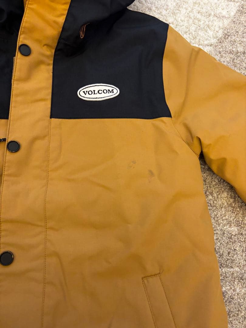 VOLCOM★スノーボードウェアセット150　プロテクターのおまけ付き