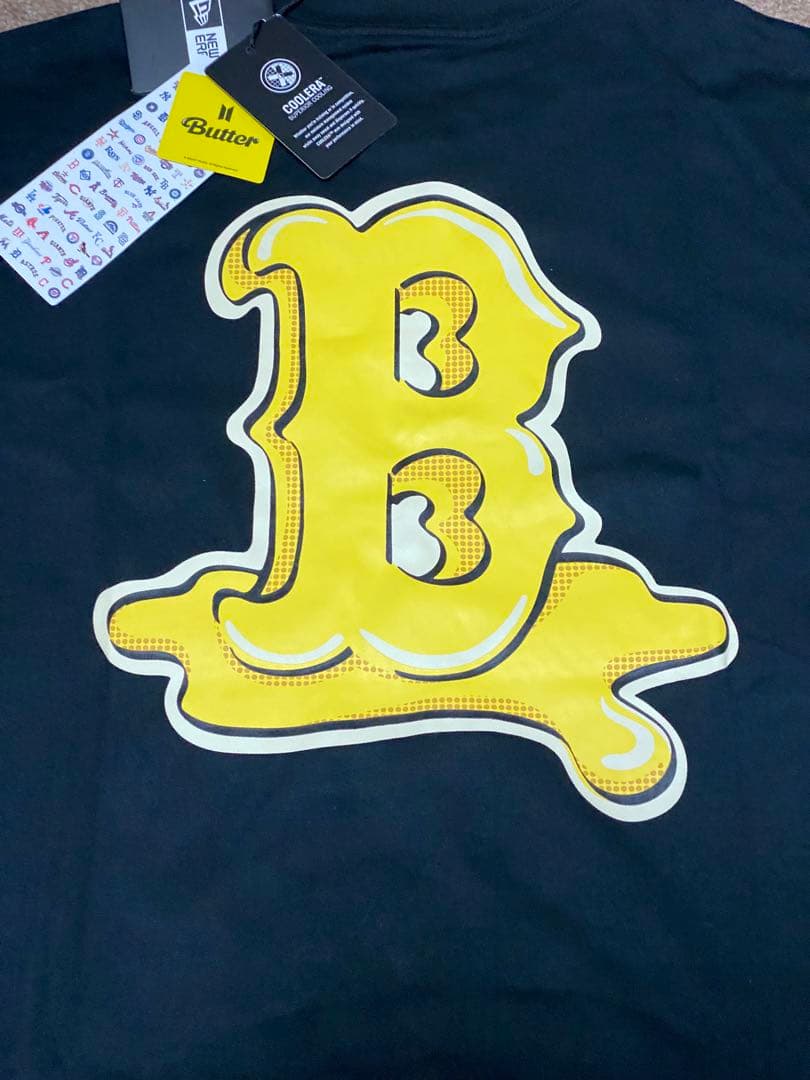 NEW ERA BTS Butter ブラック Tシャツ イエローロゴ
