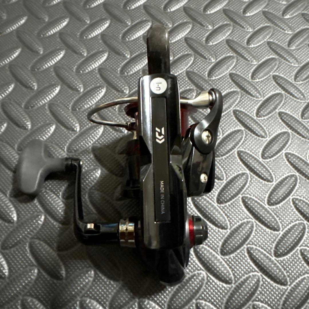 美品 DAIWA 23CYGNUS 2500XH-LBD スピニングリール