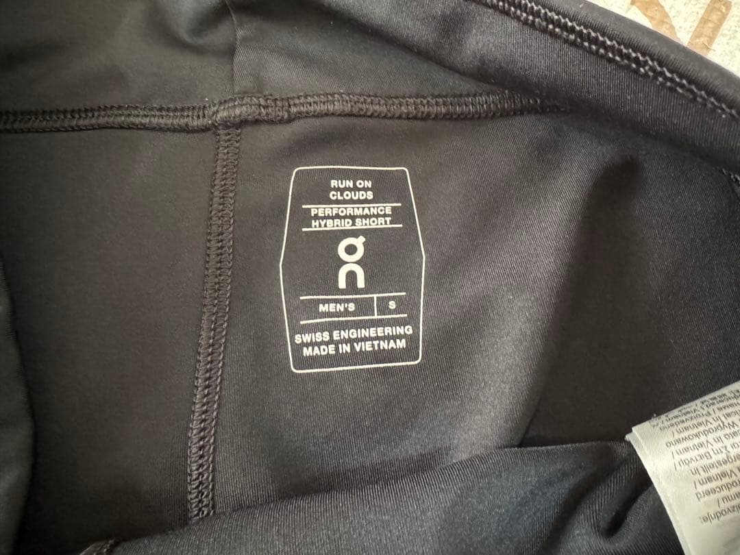 【極美品】 On Performance Hybrid Short サイズS