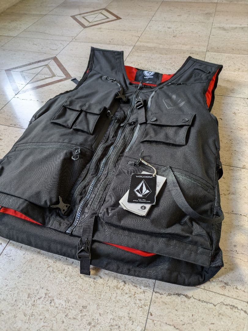 新品タグあり　Volcom ベスト　IGUCHI SLACK VEST Lサイズ