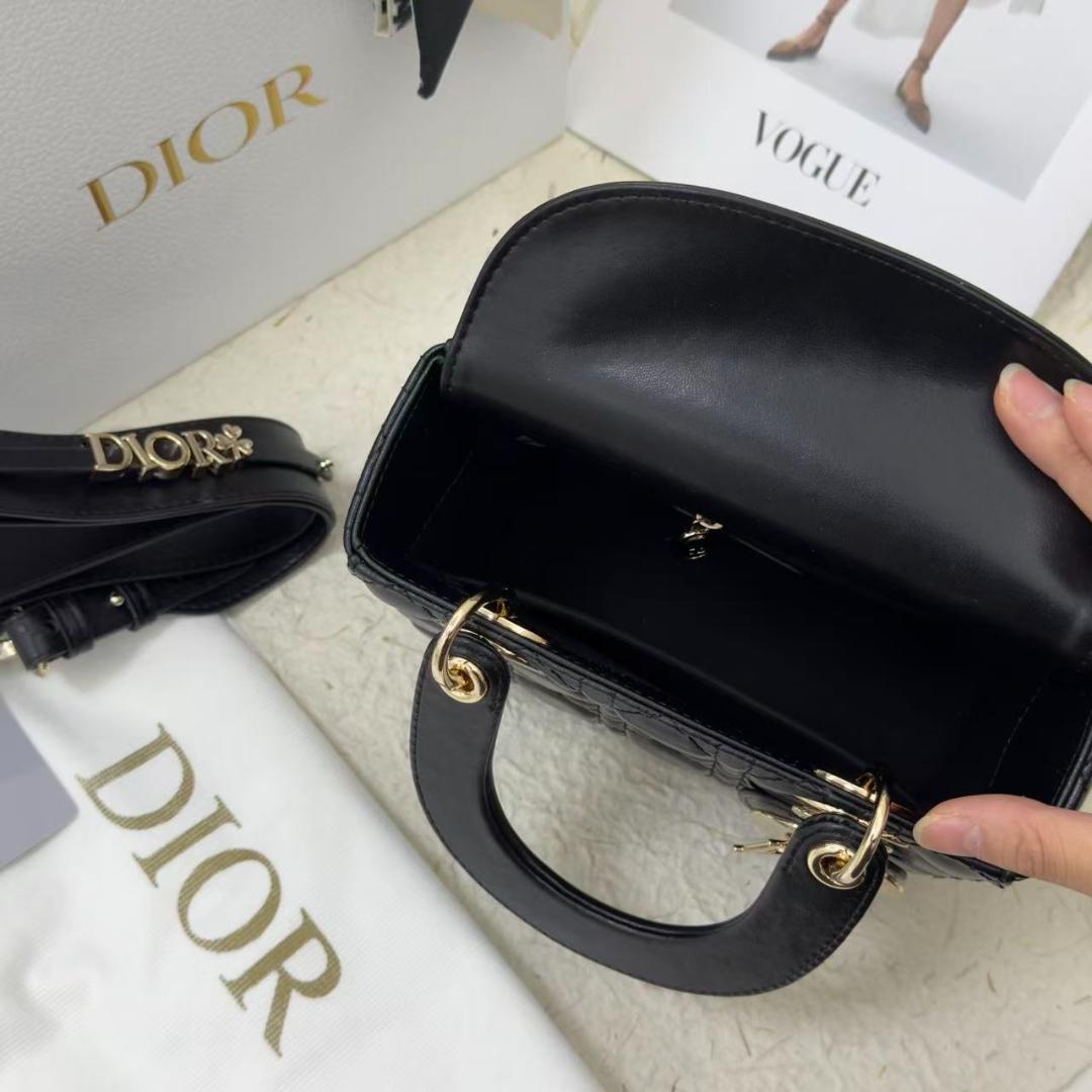 Dior✨状態良好✨ブラック キルティングバッグ~~！
