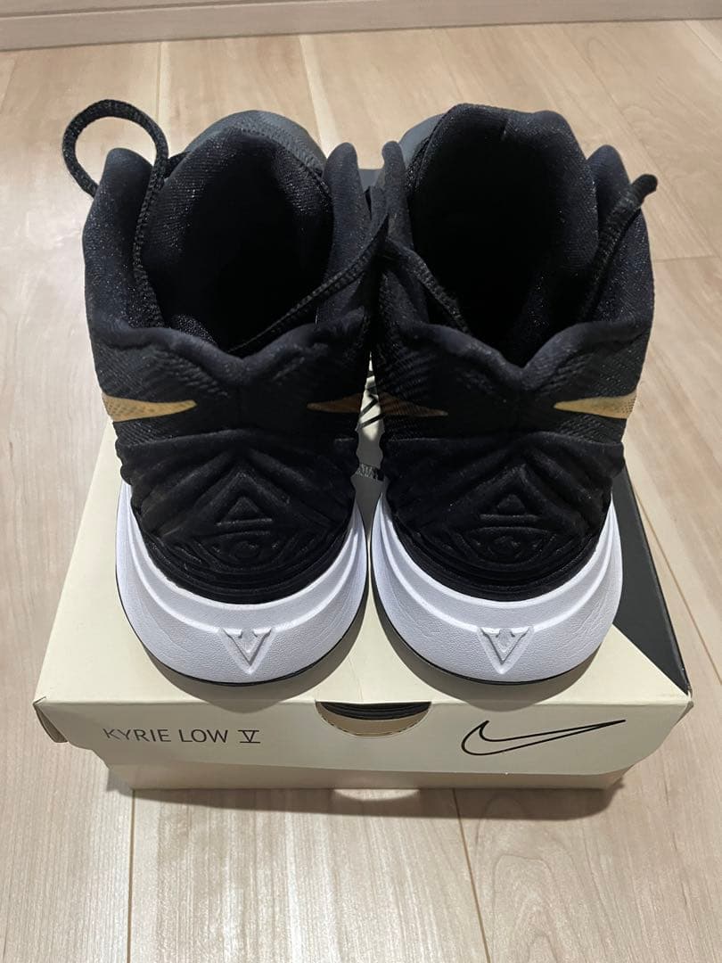 ピ*ー様 Nike Kyrie 5 黒/金 ナイキ　カイリー5