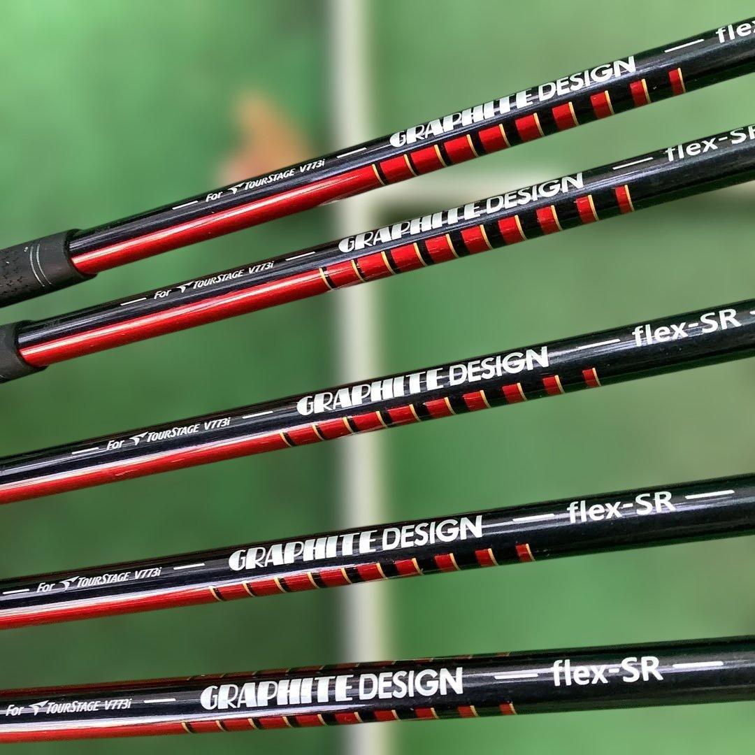 ツアーステージアイアンセット、6〜P、グラファイト赤シャフト装着品。