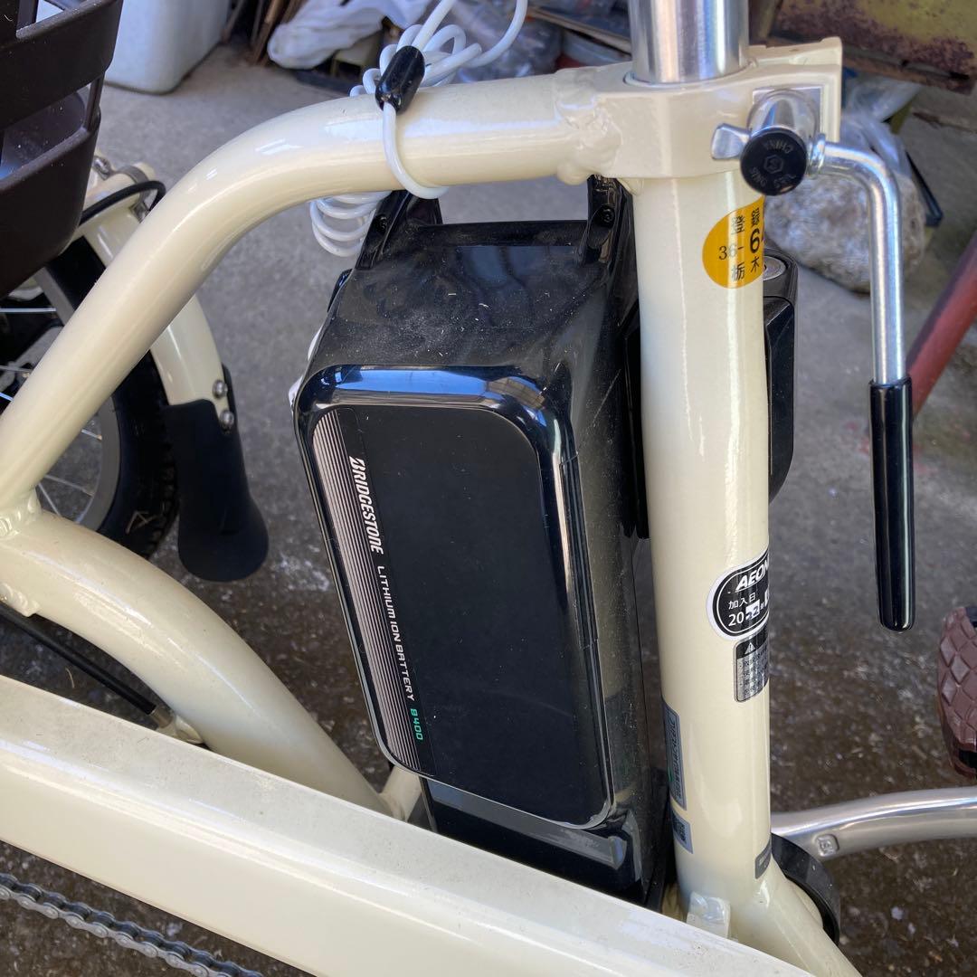 クリーム色 三輪電動アシスト自転車
