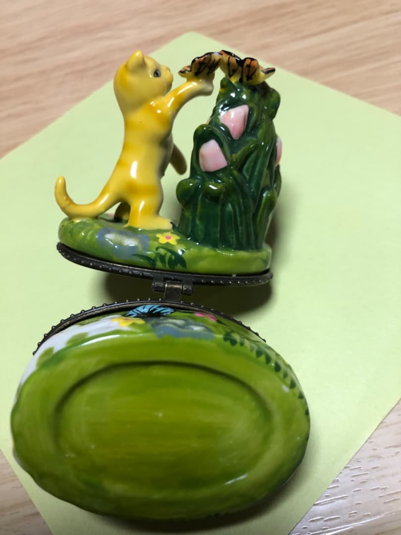 猫と戯れる蝶ヨーロッパアンティークジュエリーボックス 小物入れ コレクション