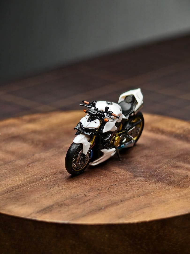 1/64 Ducati Panigale V4S カスタム完成品 ホワイト