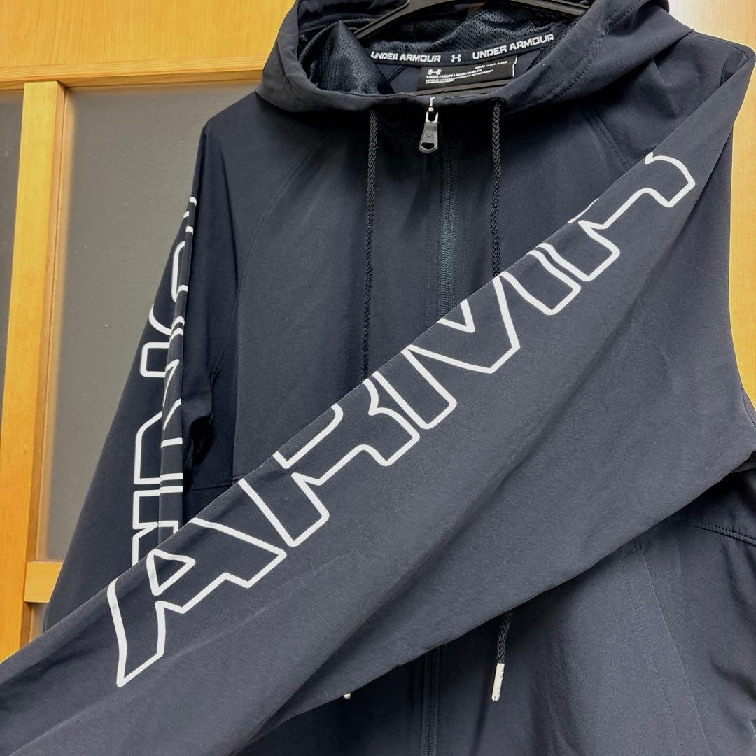 美品　UNDER ARMOUR フルジップウーブンジャケット　パーカー　長袖