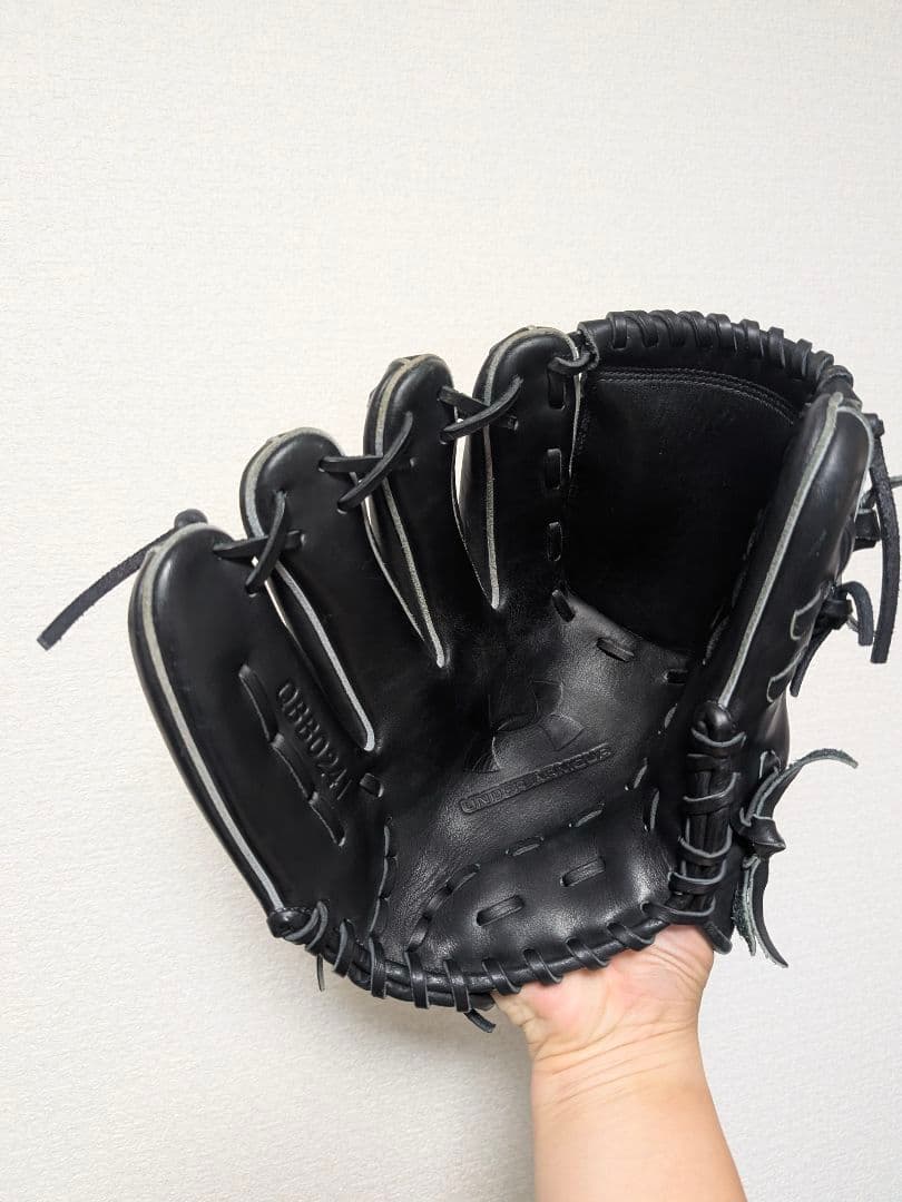 Under Armour 軟式グローブ 黒　投手用　左投げ