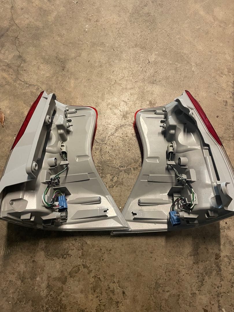 トヨタ　ランドクルーザー　プラド　テールライト 60-152L 60-152R