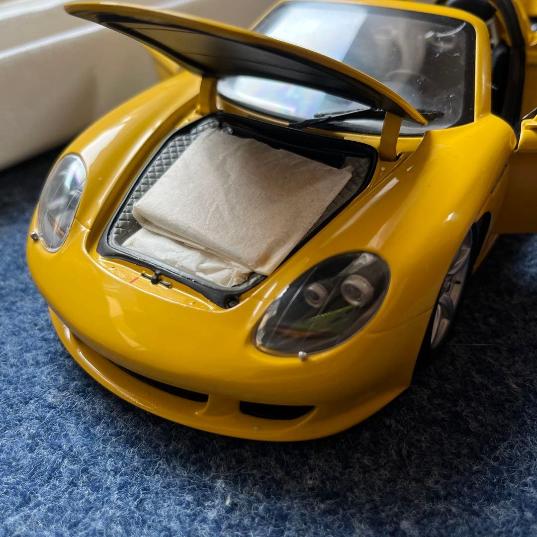 ミニカー MINICHAMPS Porsche Carrera GT 2004 1:18