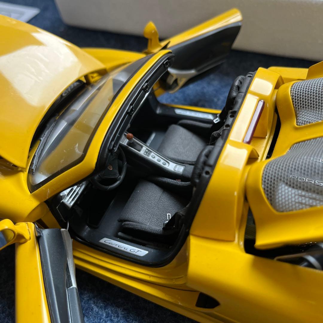 ミニカー MINICHAMPS Porsche Carrera GT 2004 1:18